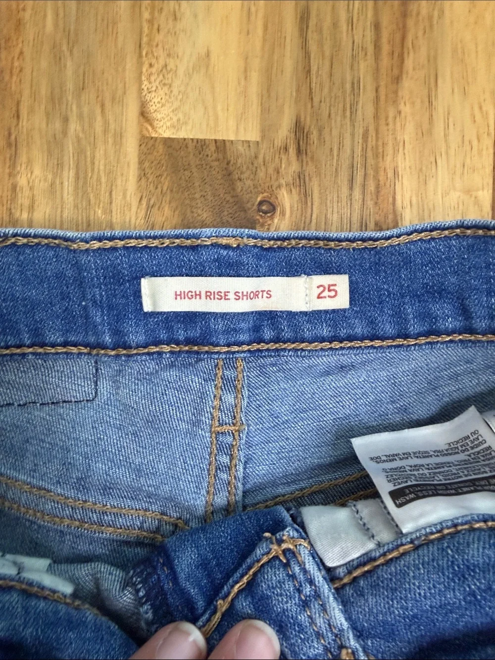 Levi’s High Rise Shorts - Picture 2 of 7